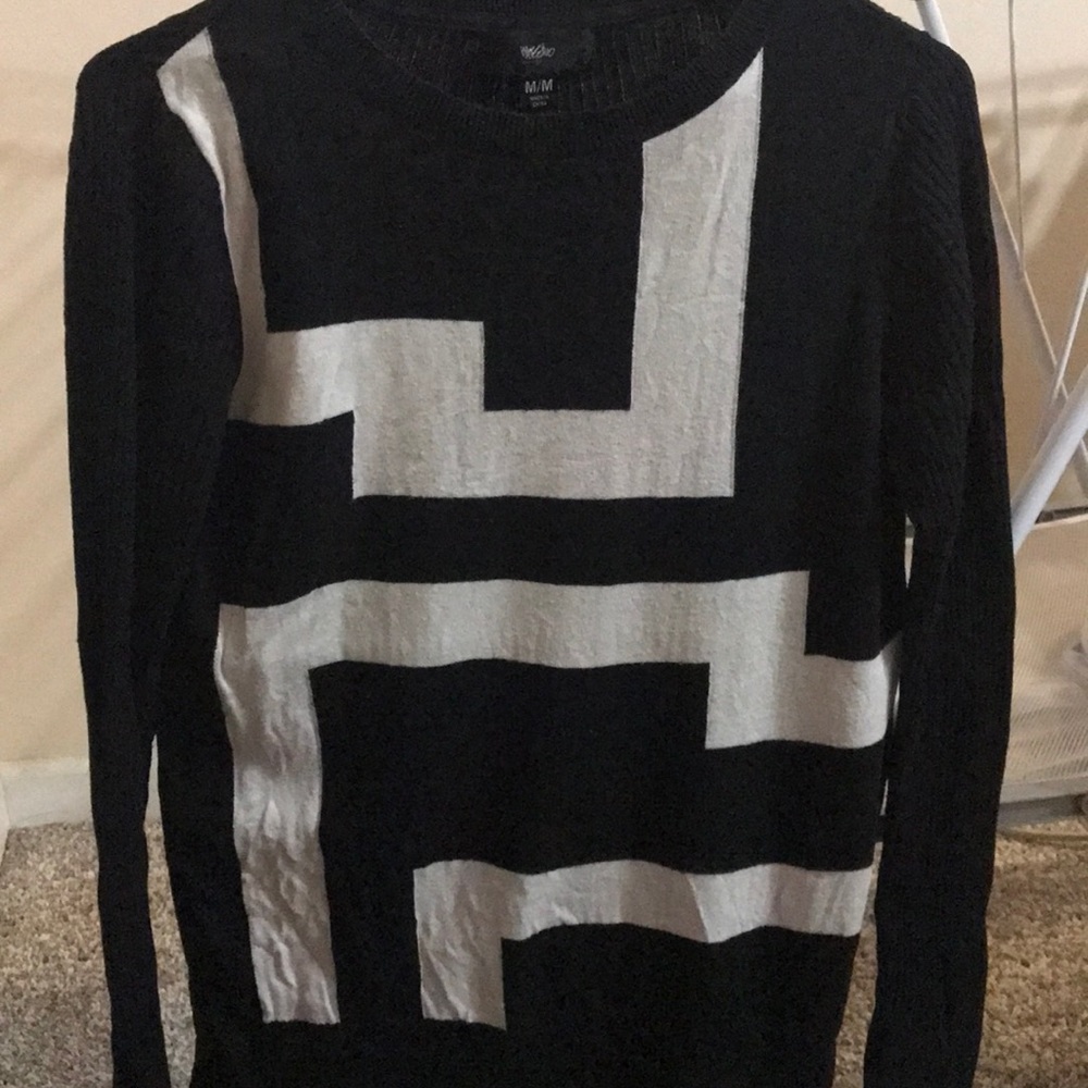 Black and white sweater - Picture 1 of 2